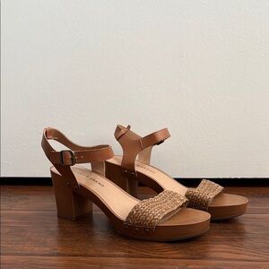 Lucky Brand Women's Tan Platform Sandals